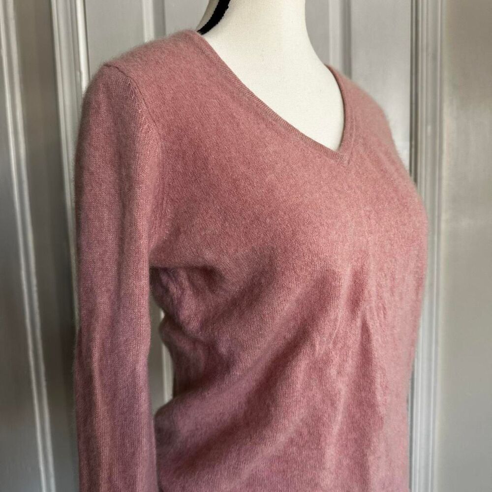 Charter-club Women's Soft pink cashmere V-neck sweater, size Large - Picture 3 of 6